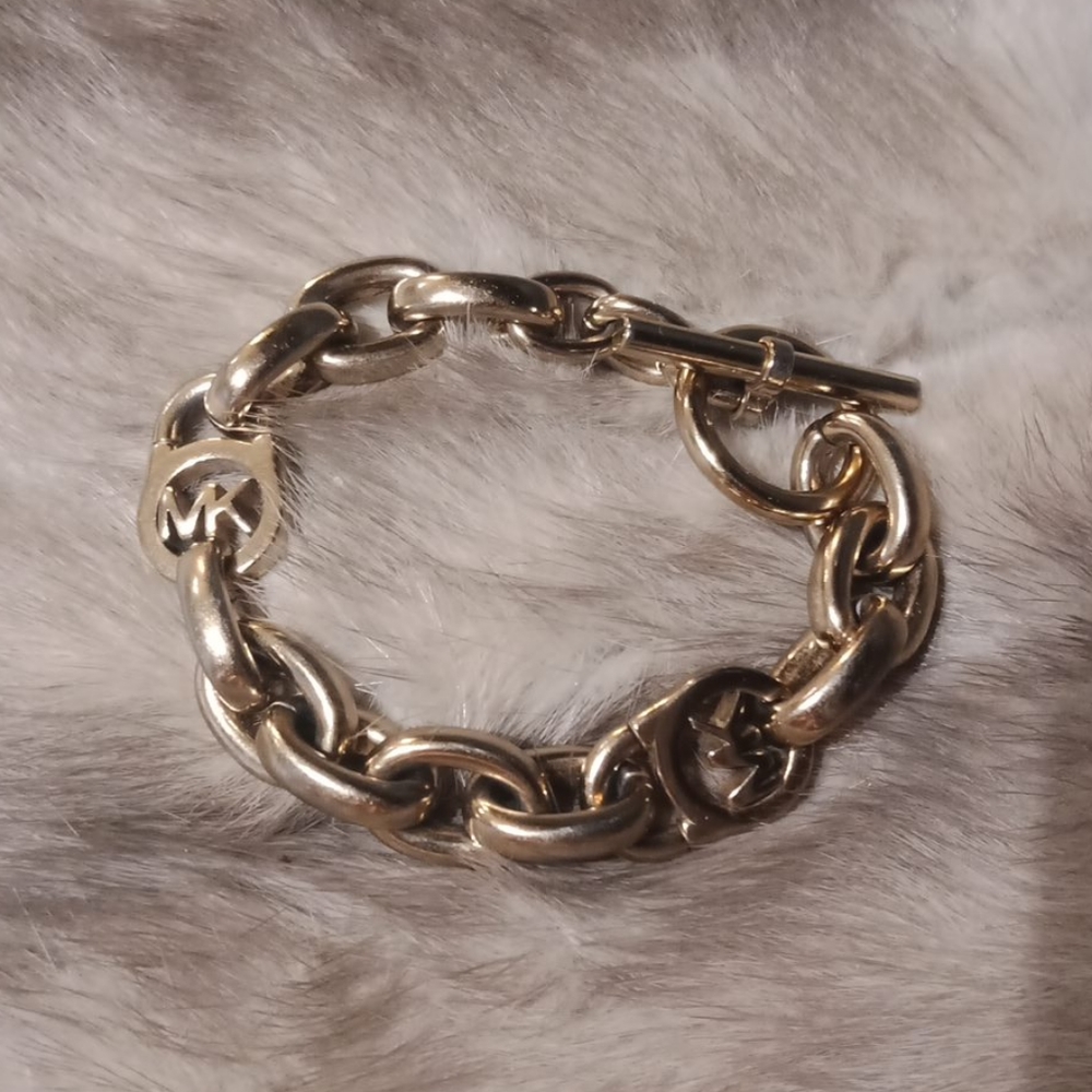 Michael Kors  Toggle link bracelet